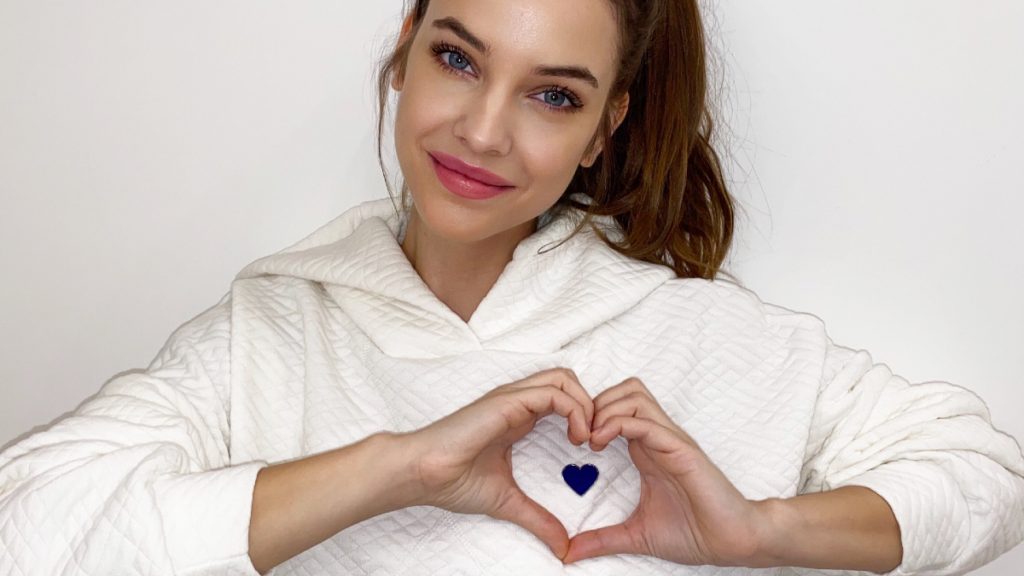 Barbara Palvin in the new role as Mandiner
