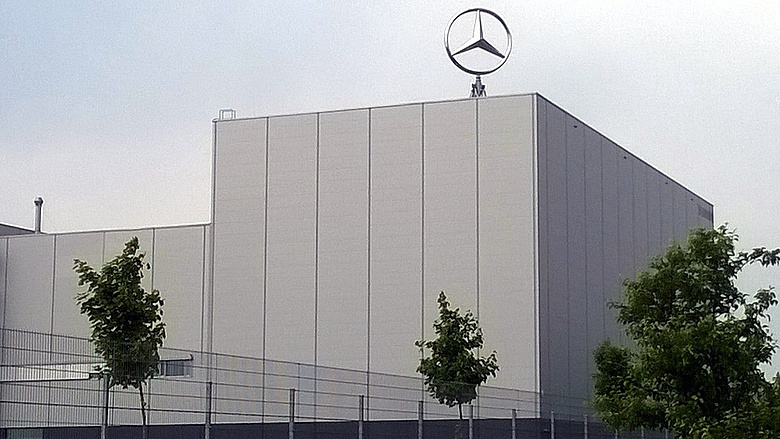 The Mercedes plant in Kischmidt would be up and running again, after which almost immediately it would shut down again
