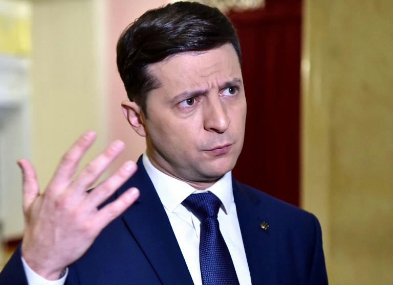 Ukrainian-Hungarian citizens are banned from all state offices by the President of Ukraine