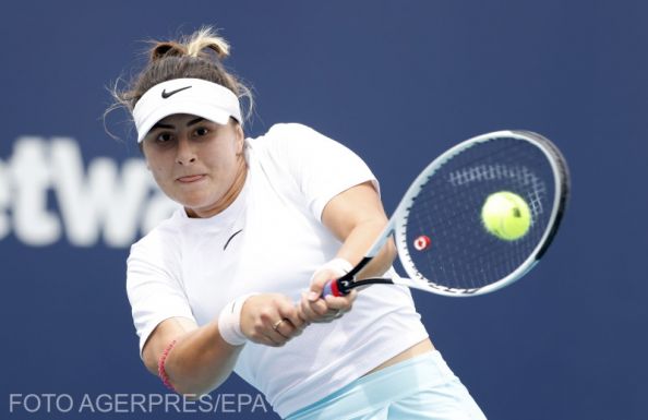 Bianca Andreescu stepped forward, and Simona Halep took her position