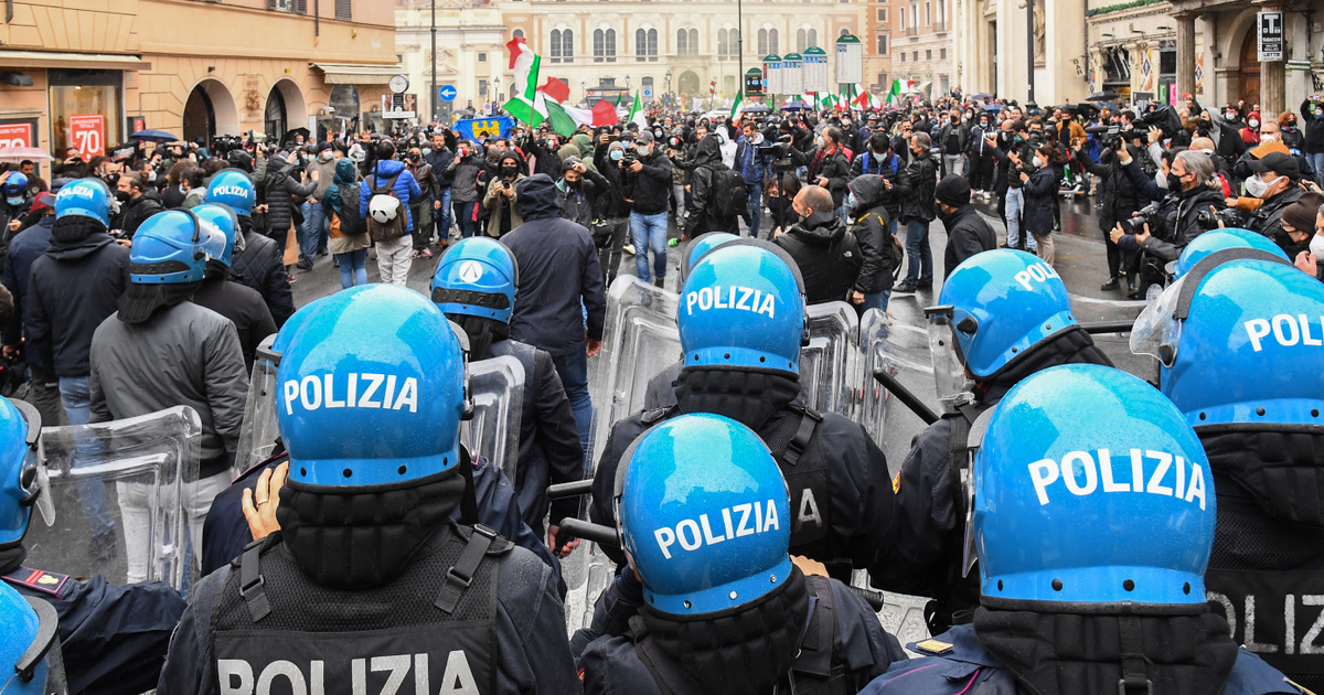 Index - Outside - Police and protesters clash in Rome