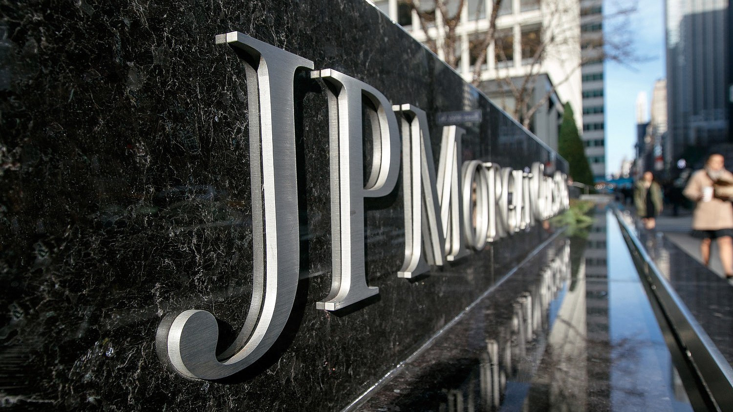 JP Morgan reassigns her staff to the office
