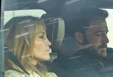 Jennifer Lopez X is upset that her ex-bride has already fallen into the arms of Ben Affleck