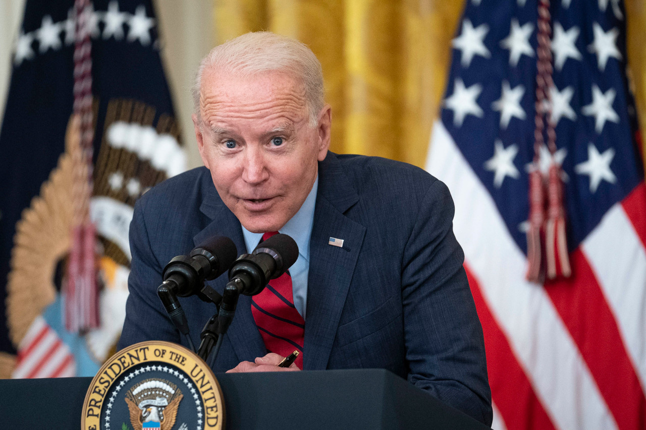 US President Joe Biden acted very strangely at a press conference مؤتمر