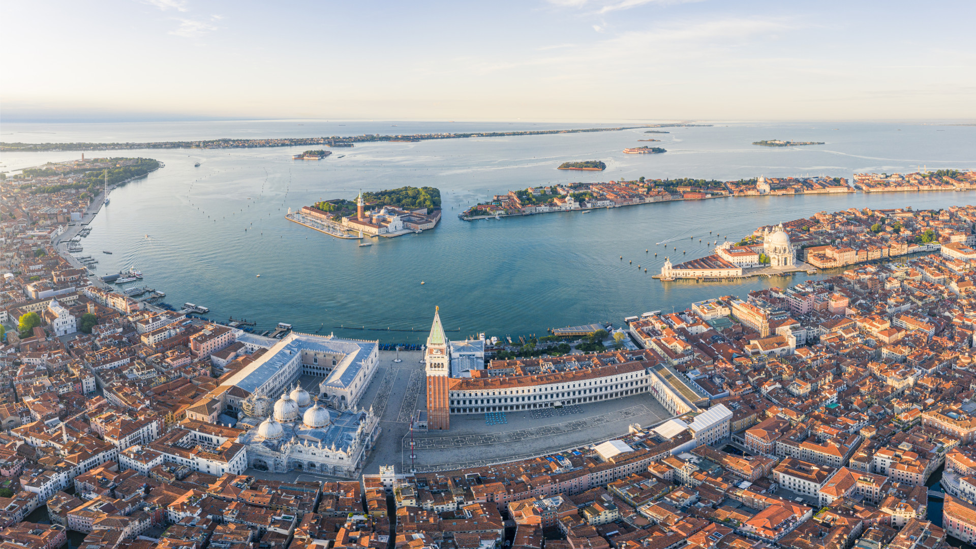 Italy bans cruise ships from the Venetian lagoon