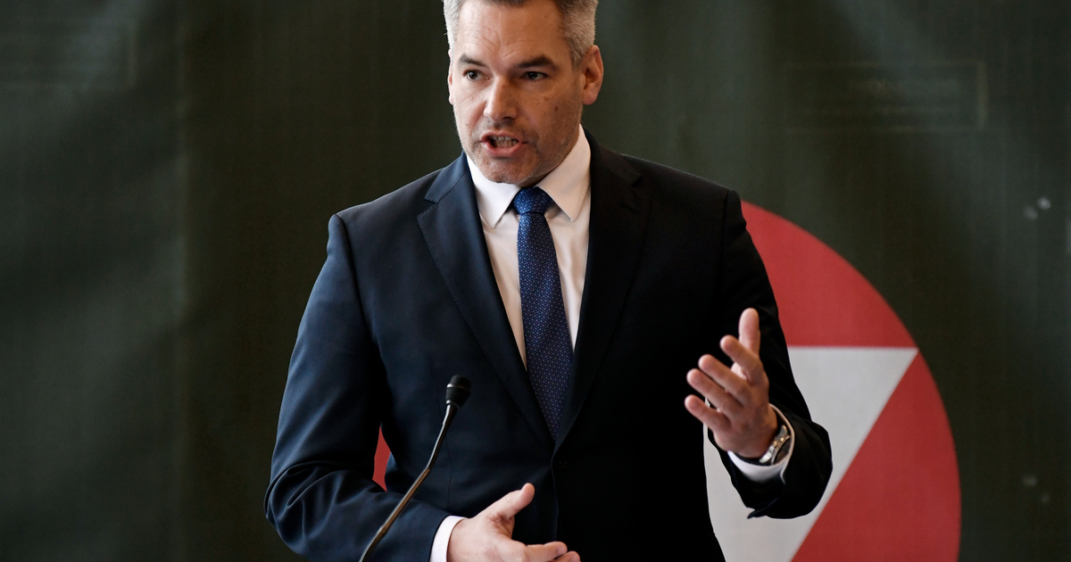 Index - Abroad - Austrian Interior Minister Says Wrong Message About Accepting Afghan Refugees
