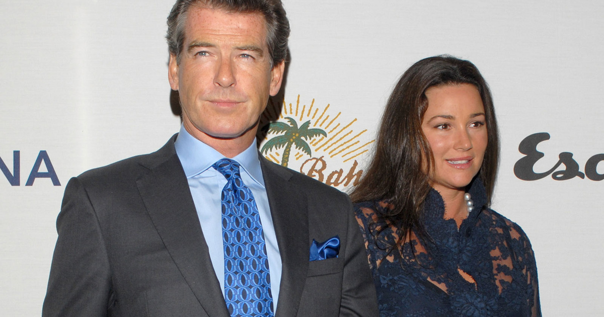 Pierce Brosnan posted a hot photo of his 58-year-old wife: Fan of Kelly's round shapes - World Star