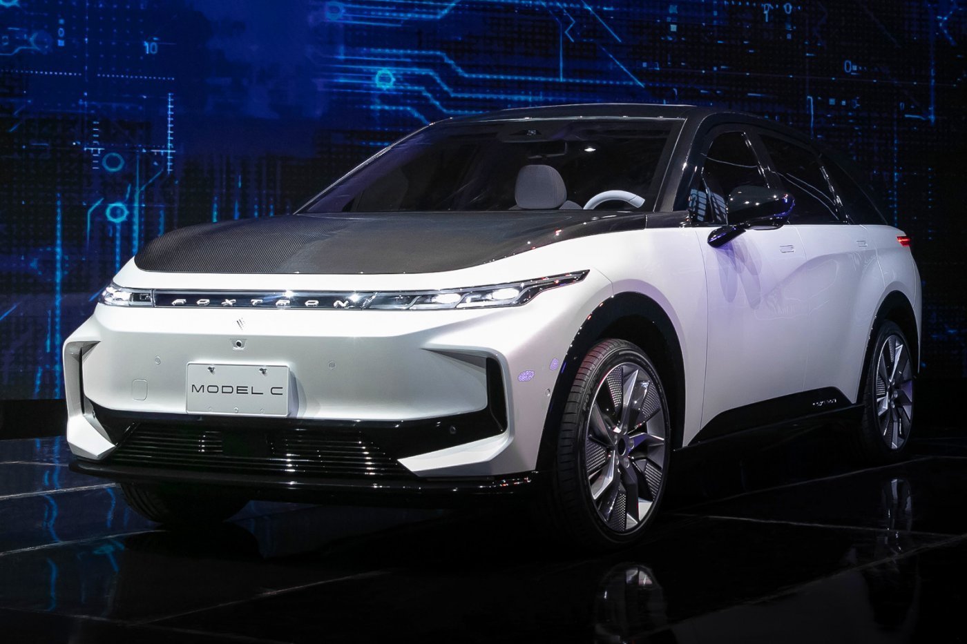 Foxconn - Car-Motor Corporation introduced its self-developed electric cars under the name Foxtron