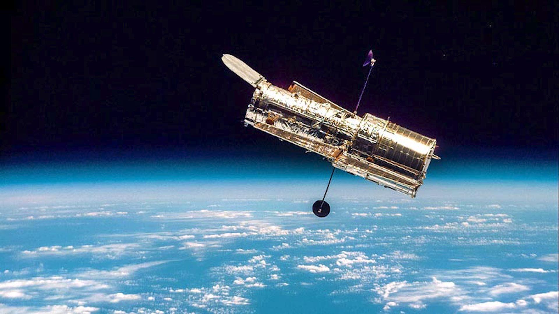 Hubble remains in safe mode after last failure