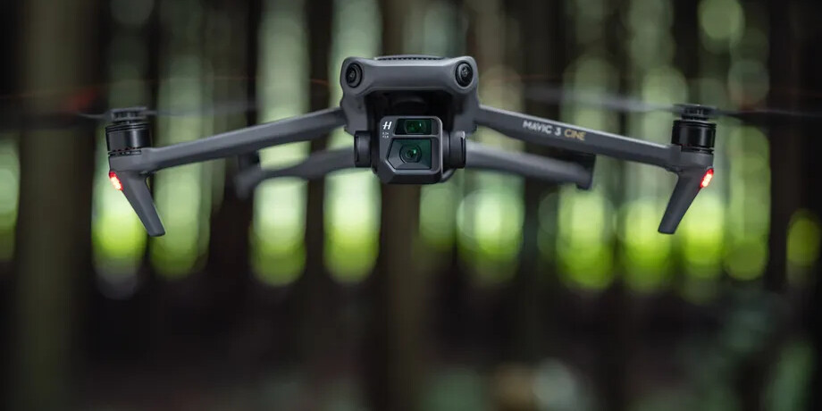 DJI's new drone extends with two cameras