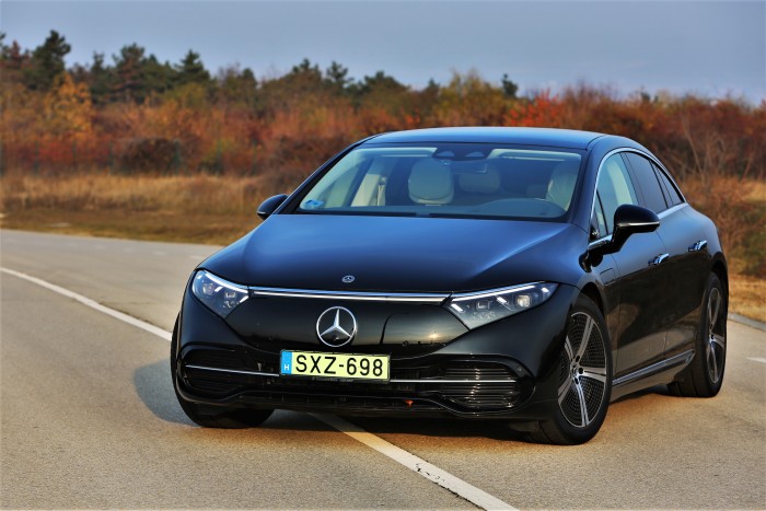 770 km Villanial, Luxury Track - Mercedes-Benz EQS 10