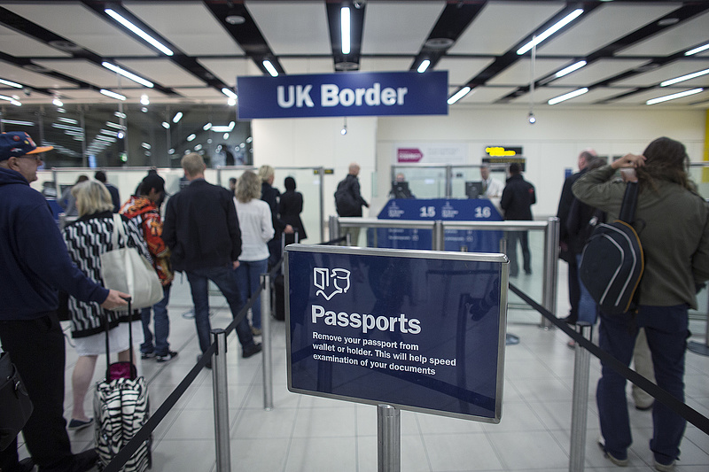 Minden EU-s állampolgár csak útlevéllel mehet Nagy-Britanniába