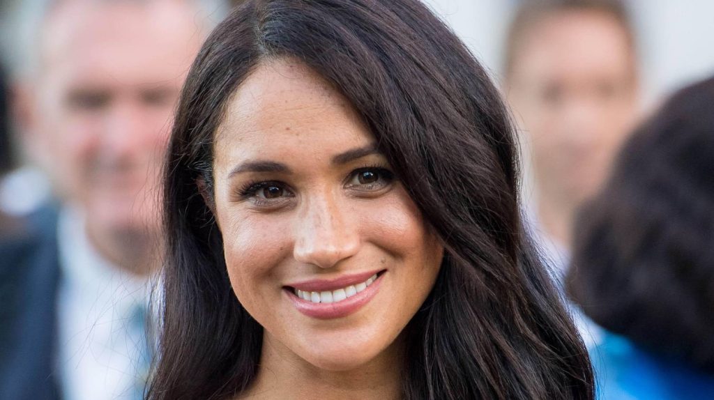 Velvet - Life - Another Meghan Markle appeared: a model mocking a cow who glows with vitiligo