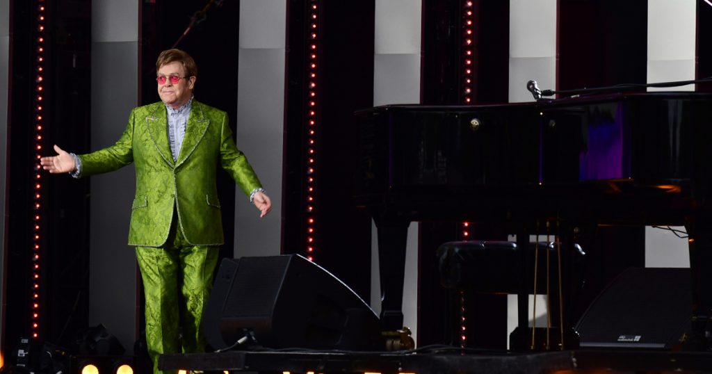 Index - Culture - Everyone gathers for a private party at Elton John