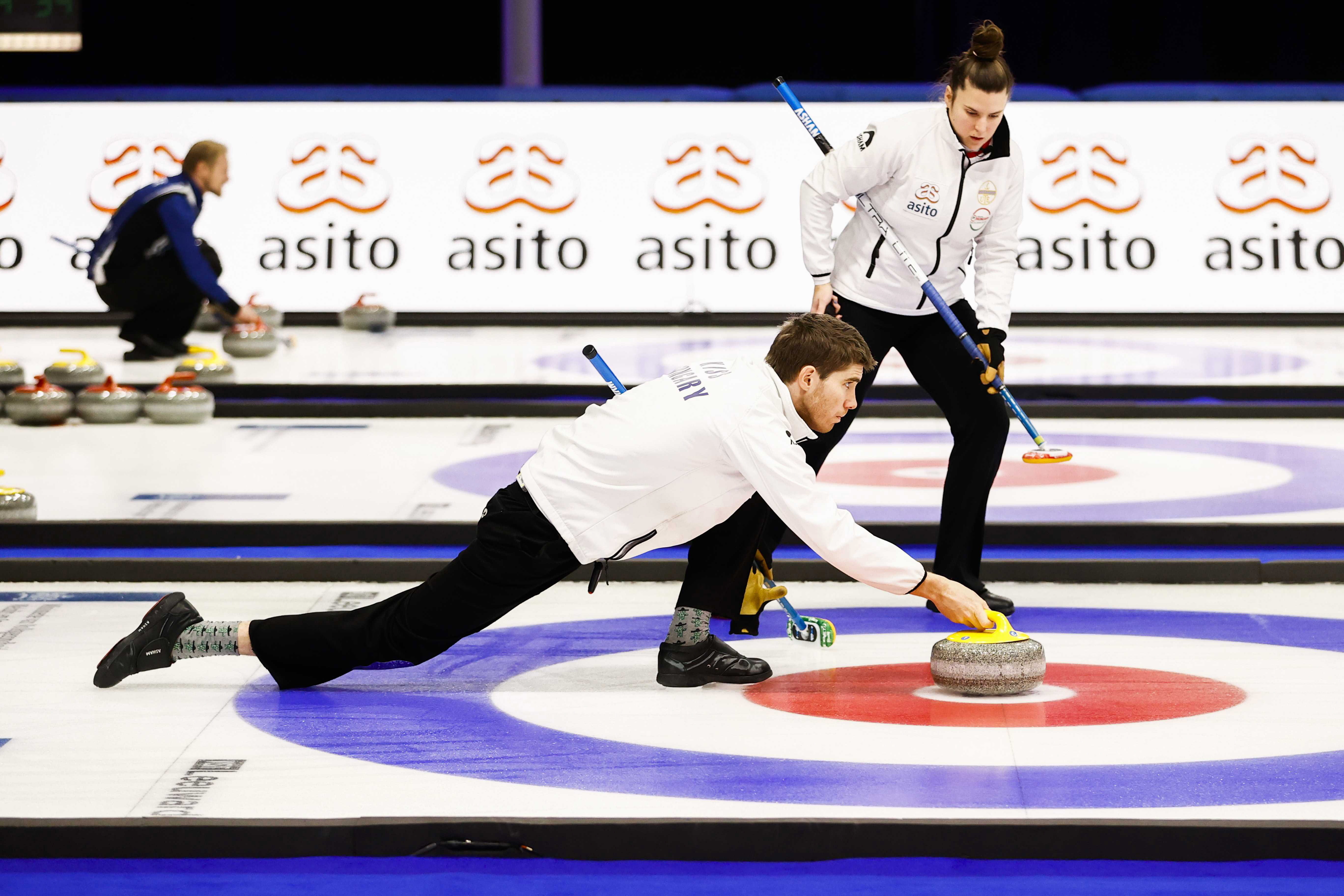 Dorothea Palanxa and Zolt Kiss will play South Korea's mixed doubles in the Hungarian South Korean qualifier for South Korea curling in Leeuwarden, Netherlands, on December 9, 2021. The Hungarian mixed doubles are eliminated 7-5.  Photo: MTI/EPA-ANP/Vincent Jannink