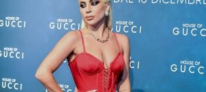 This really is the world of hot boobs: Lady Gaga and Esther Isaacs have painted an insanely sexy picture of themselves - the choice