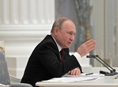 Vladimir Putin recognizes the rebel regions of Ukraine as an independent territory