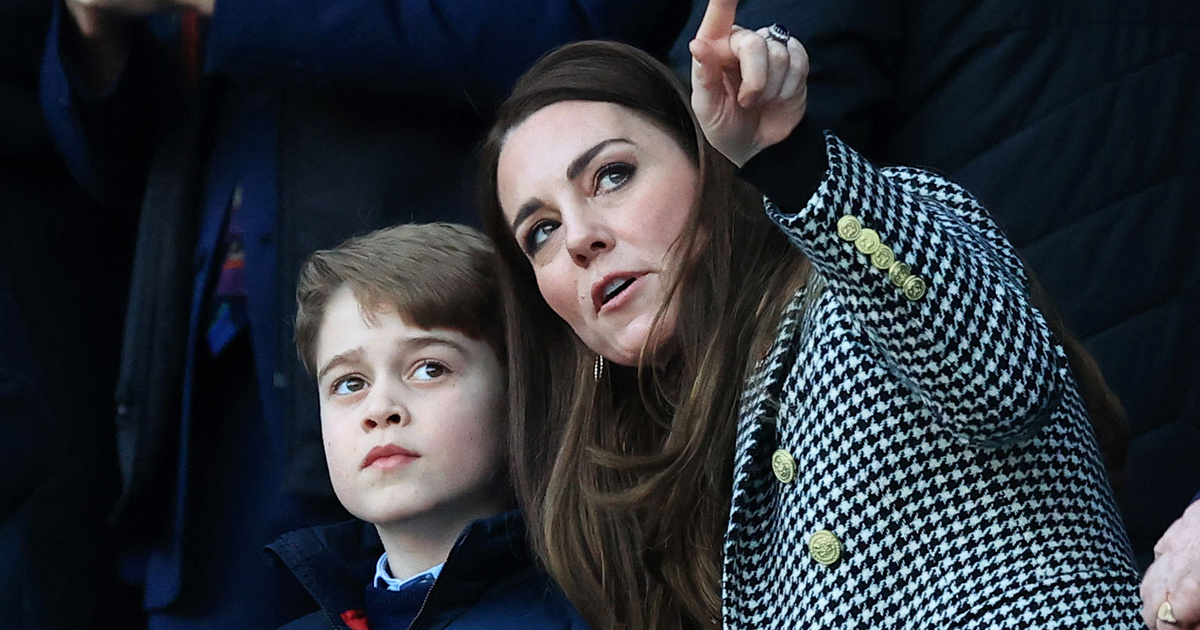 Prince George has grown big: the young heir to the throne went to a rugby match with his parents - World Star