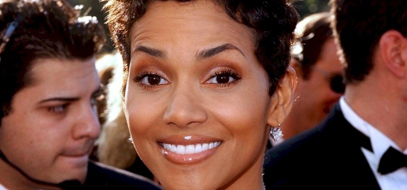 Was the prodigy Halle Berry photographed in sheer panties?