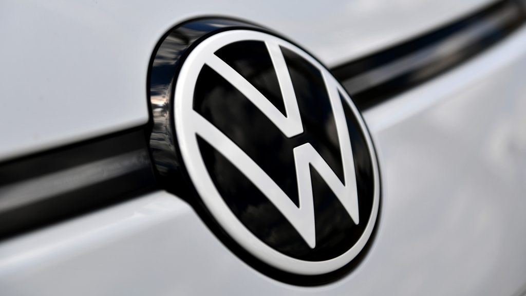 There is a fierce battle for the huge Volkswagen battery factory – and Hungary is competing