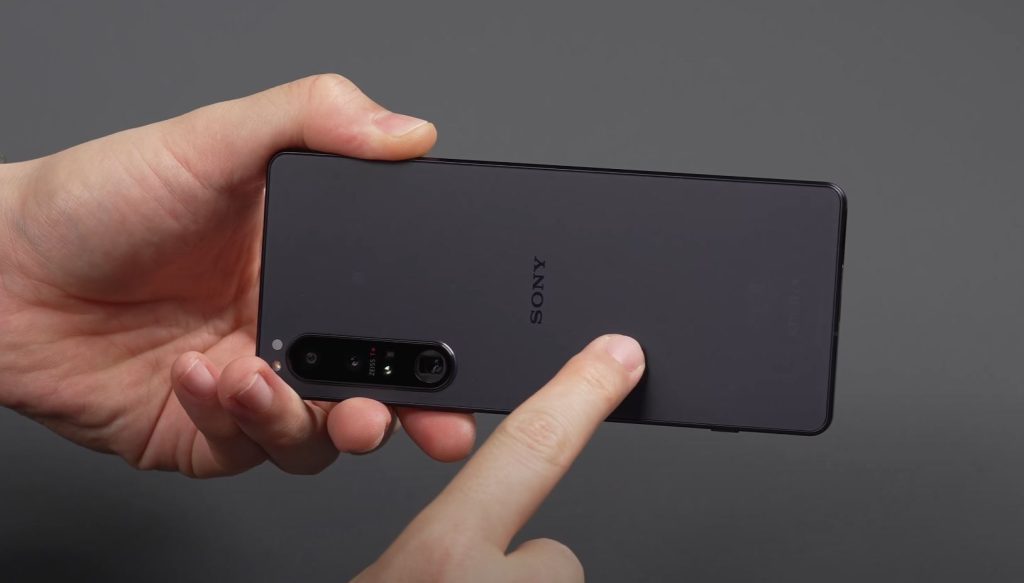 This is how the Sony Xperia 1 IV looks disassembled