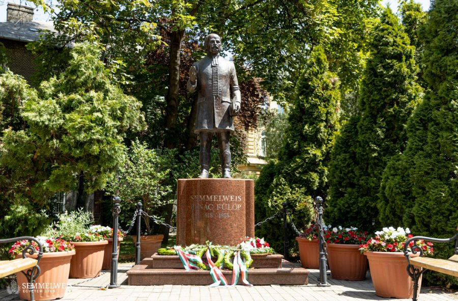 This year’s series of Semmelweiss Day begins with wreaths – Semmelweis News