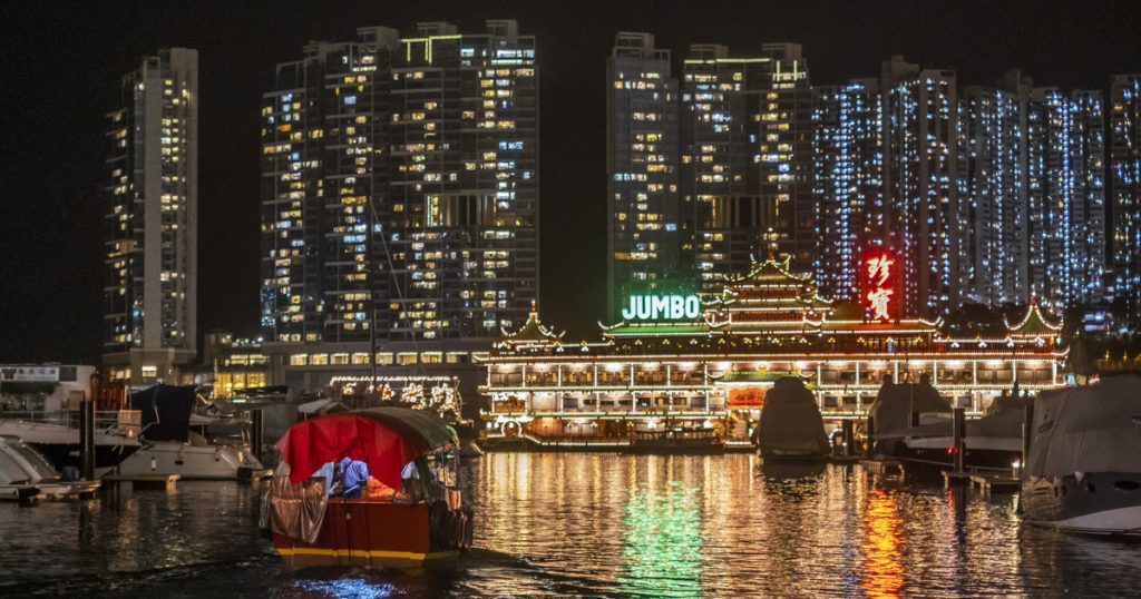 Index - Abroad - Farewell to the largest floating restaurant in the world
