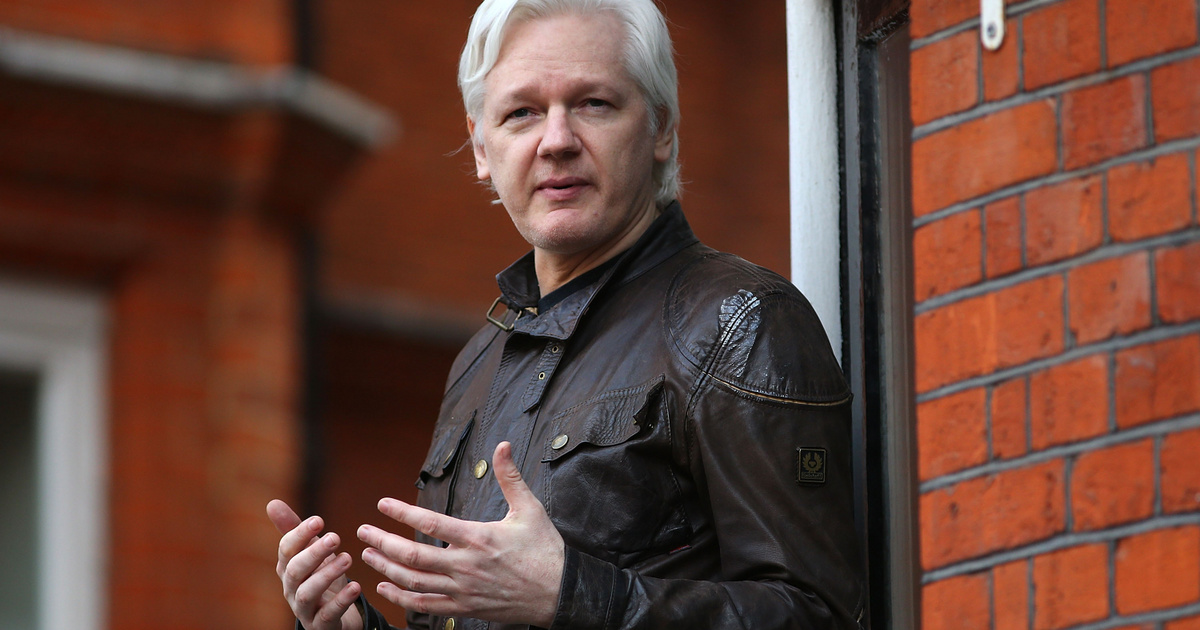 Index - Abroad - Orders the Extradition of Julian Assange