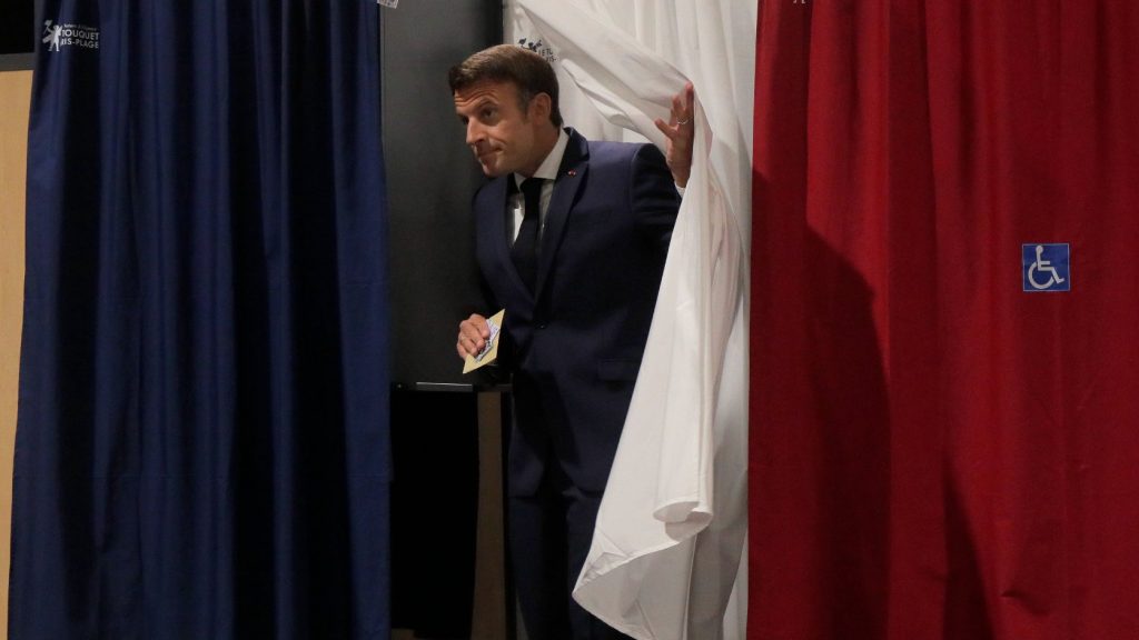 Poll: Macron's coalition won in the second round, but lost the absolute majority in the House