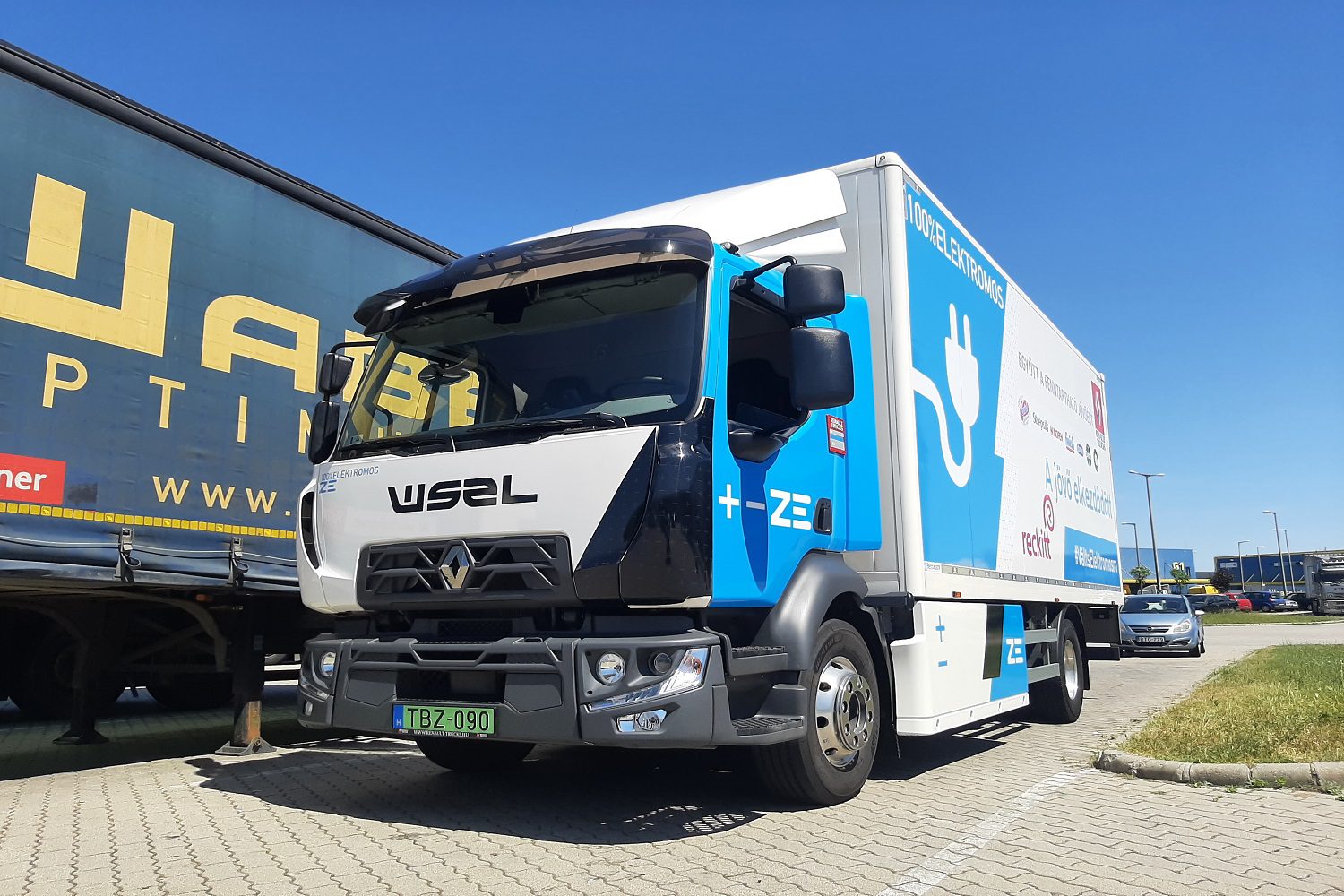 This is how the first Hungarian Renault 3 truck works