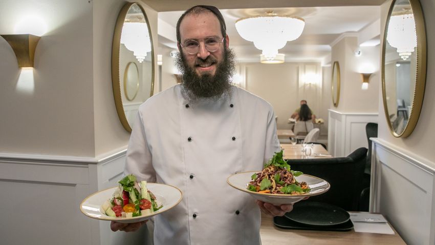 Israeli chef makes kosher food like an artist in the heart of Debrecen