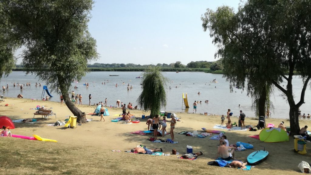 Swimmers are warned to be careful at Lake Tisza