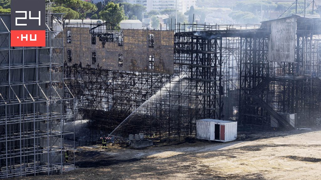 A fire has broken out at the Cinecittá studio in Rome, and the Netflix project . has also been halted
