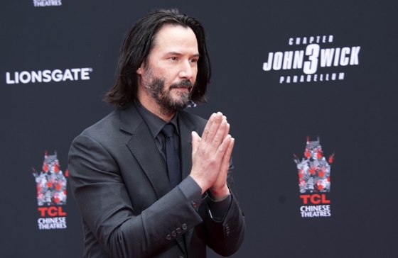 Life + Style: Keanu Reeves unexpectedly appeared at a wedding to the delight of the young couple