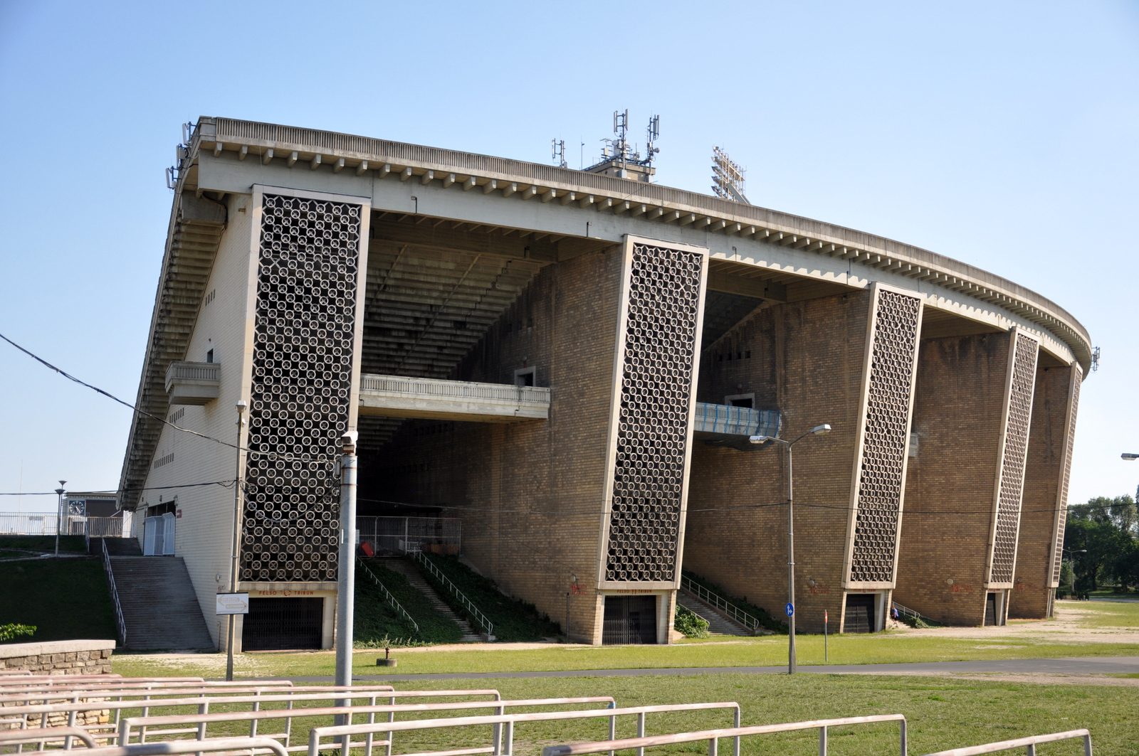According to György Szöllősi, the Népstadion, left to rot, was a symbol of anti-sport socialist governments.