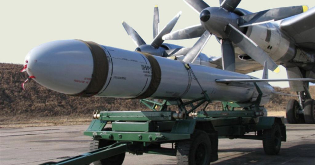 According to the Ukrainians, the Russians launched a missile developed for a nuclear attack, but without a nuclear warhead, at Kyiv.