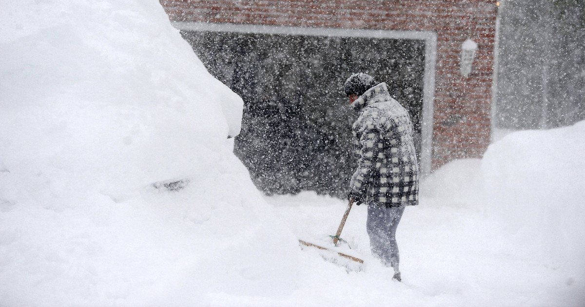 Two meters of snow fell in places in New York State