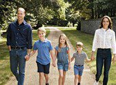 Prince William's entire family is smiling in their Christmas greetings
